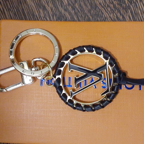 Louis Vuitton Circle Porte Cles-Berry LV Bag Charm Key Chain Key Holder - Picture 7 of 9